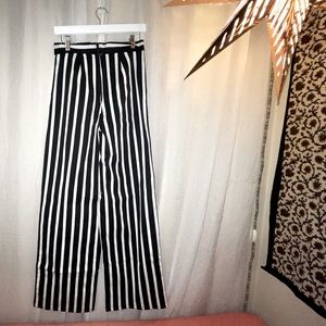 ** NEW ** wide leg stretch denim pants